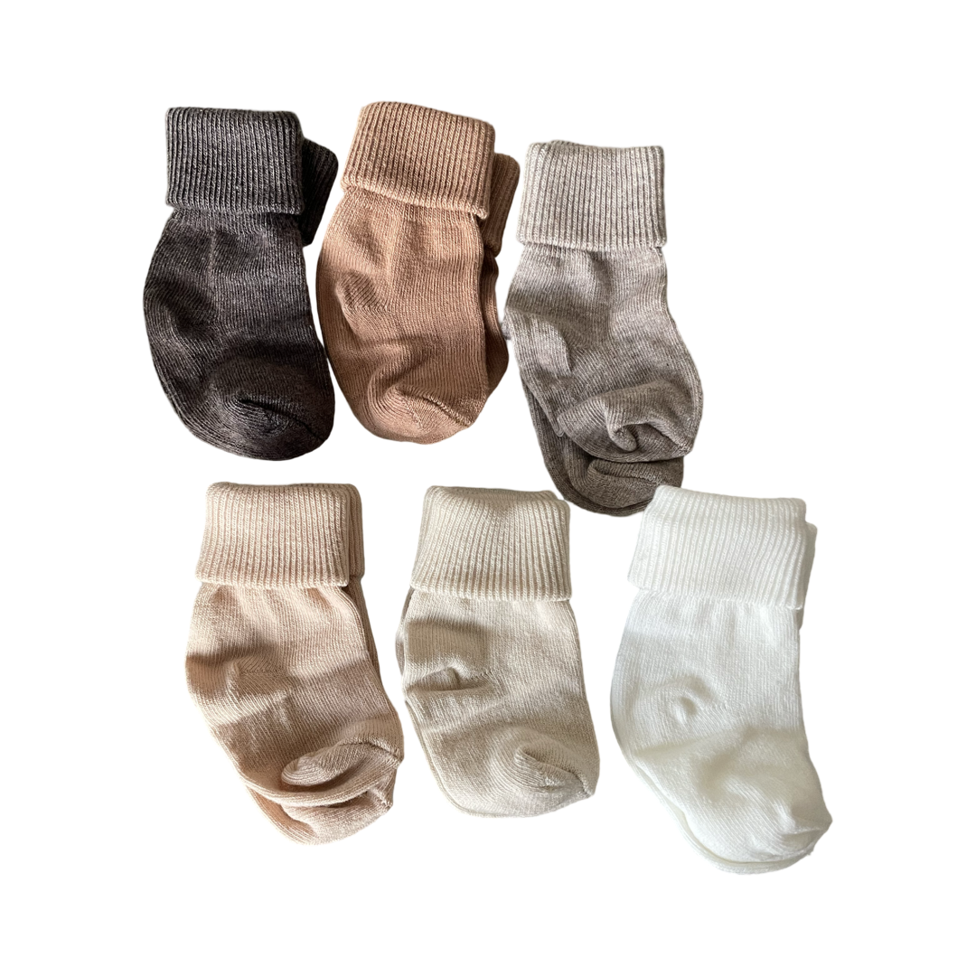 Newborn socks box pack of 6 (shades of brown)