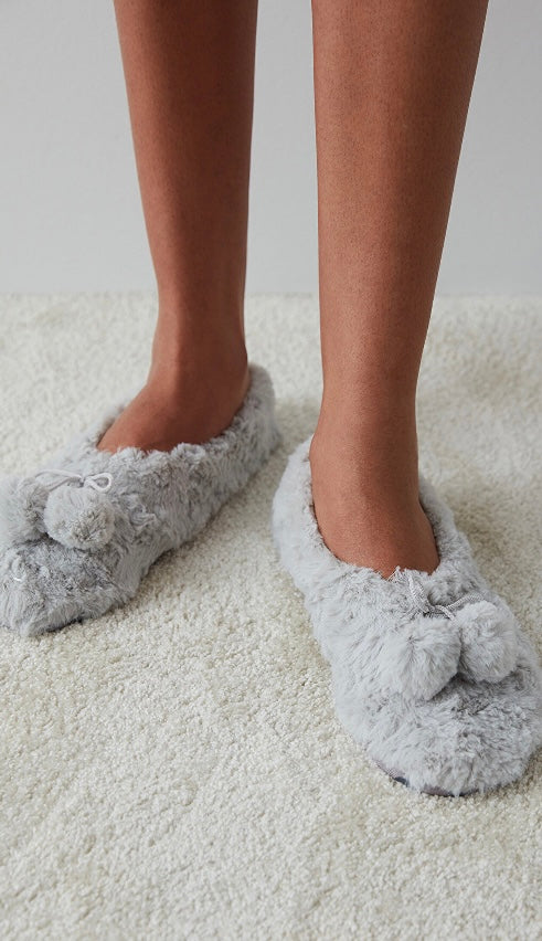 Fluffy pompom grey slipper